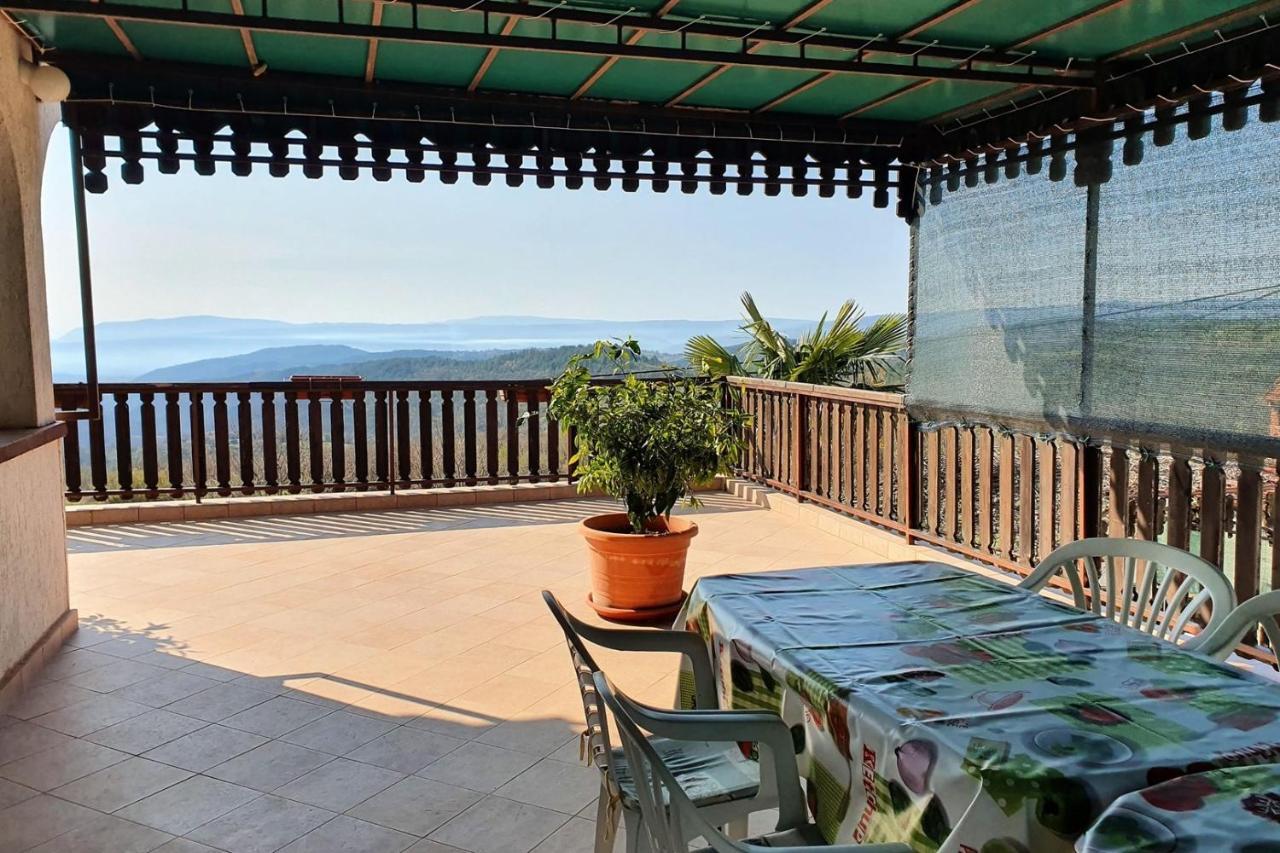 Apartment Mirella For 6 Persons Located In Central Istria Gradinje Dış mekan fotoğraf