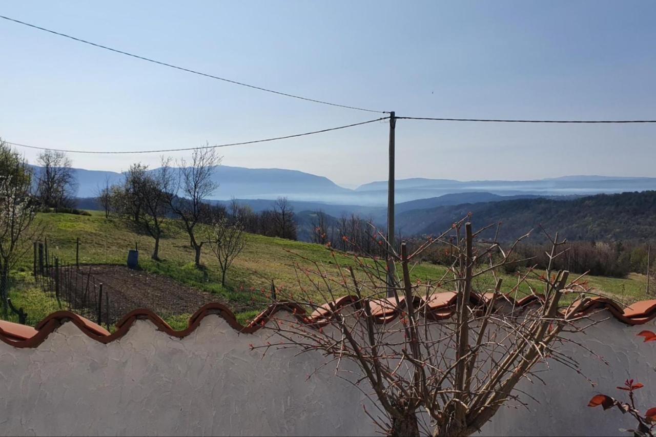 Apartment Mirella For 6 Persons Located In Central Istria Gradinje Dış mekan fotoğraf