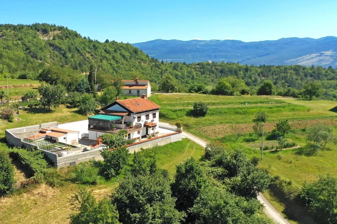 Apartment Mirella For 6 Persons Located In Central Istria Gradinje Dış mekan fotoğraf