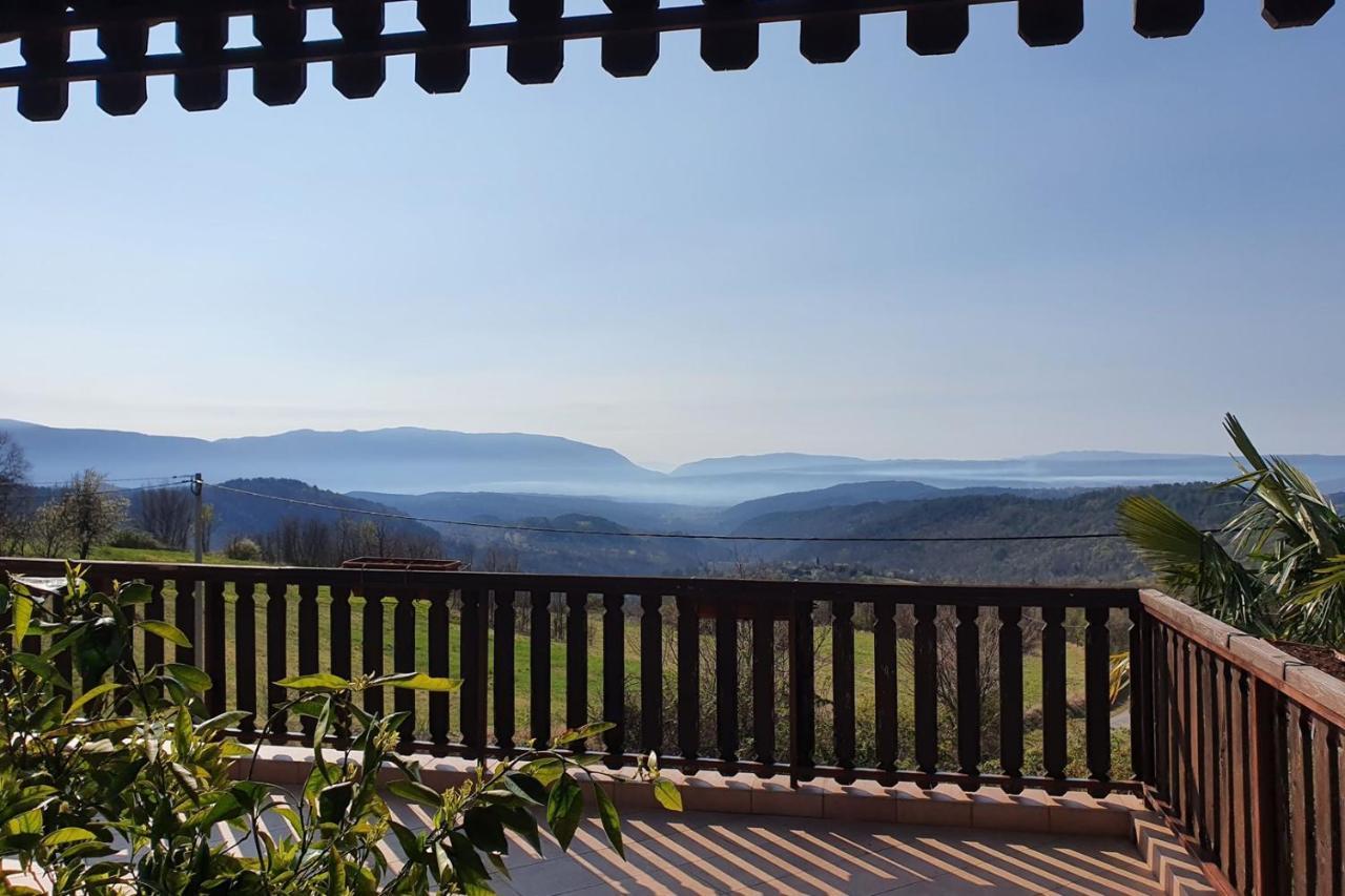 Apartment Mirella For 6 Persons Located In Central Istria Gradinje Dış mekan fotoğraf