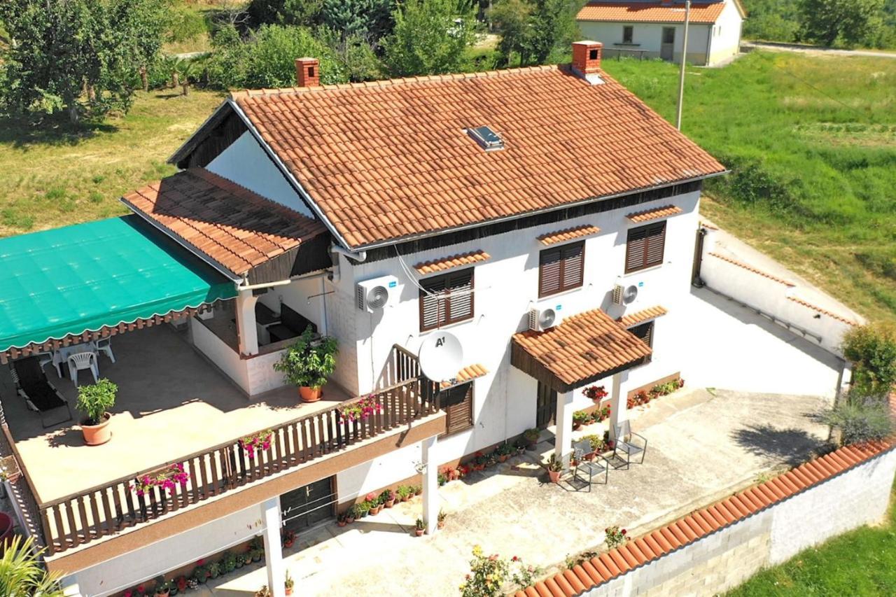 Apartment Mirella For 6 Persons Located In Central Istria Gradinje Dış mekan fotoğraf