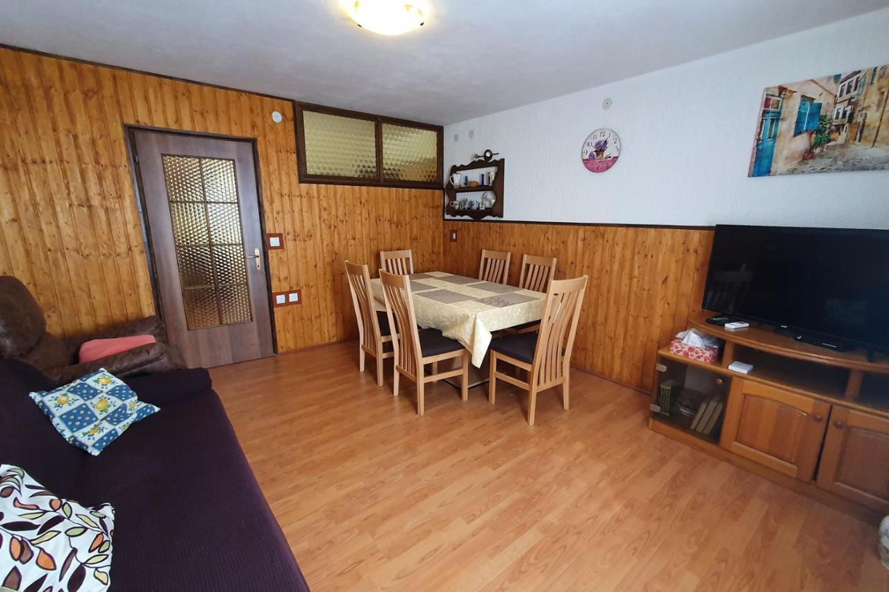 Apartment Mirella For 6 Persons Located In Central Istria Gradinje Dış mekan fotoğraf