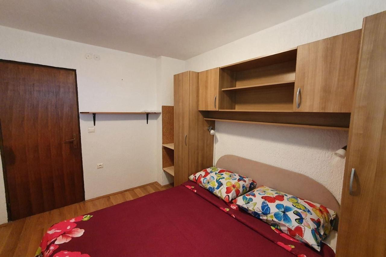 Apartment Mirella For 6 Persons Located In Central Istria Gradinje Dış mekan fotoğraf