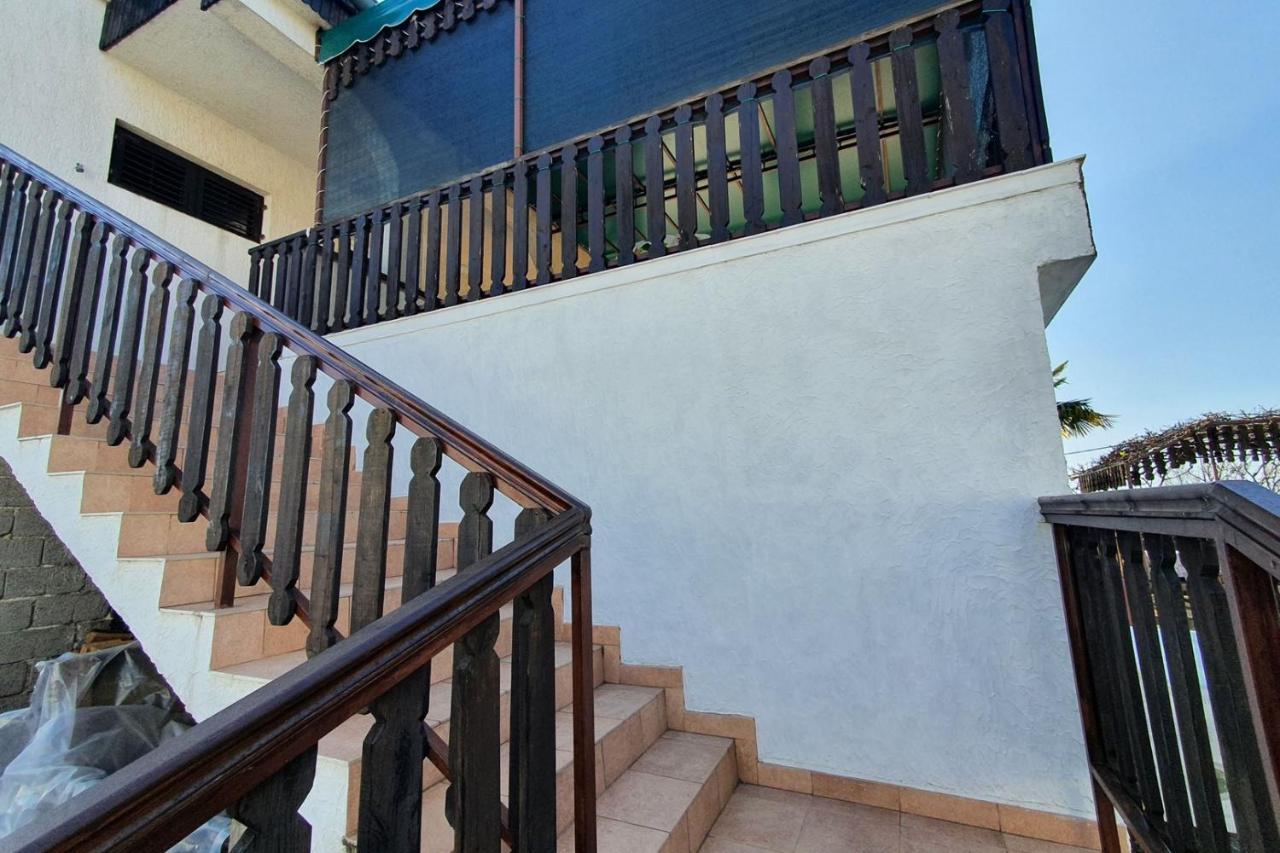 Apartment Mirella For 6 Persons Located In Central Istria Gradinje Dış mekan fotoğraf