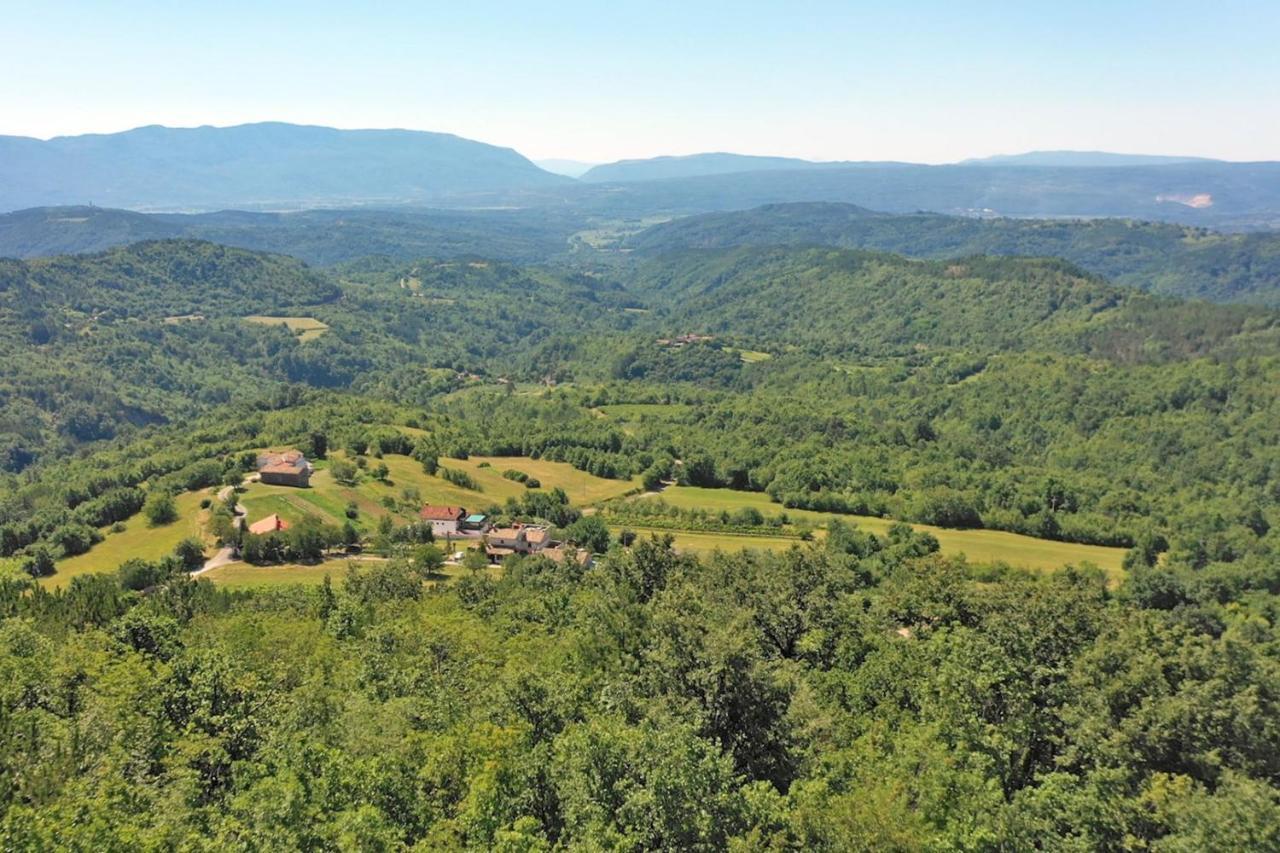 Apartment Mirella For 6 Persons Located In Central Istria Gradinje Dış mekan fotoğraf