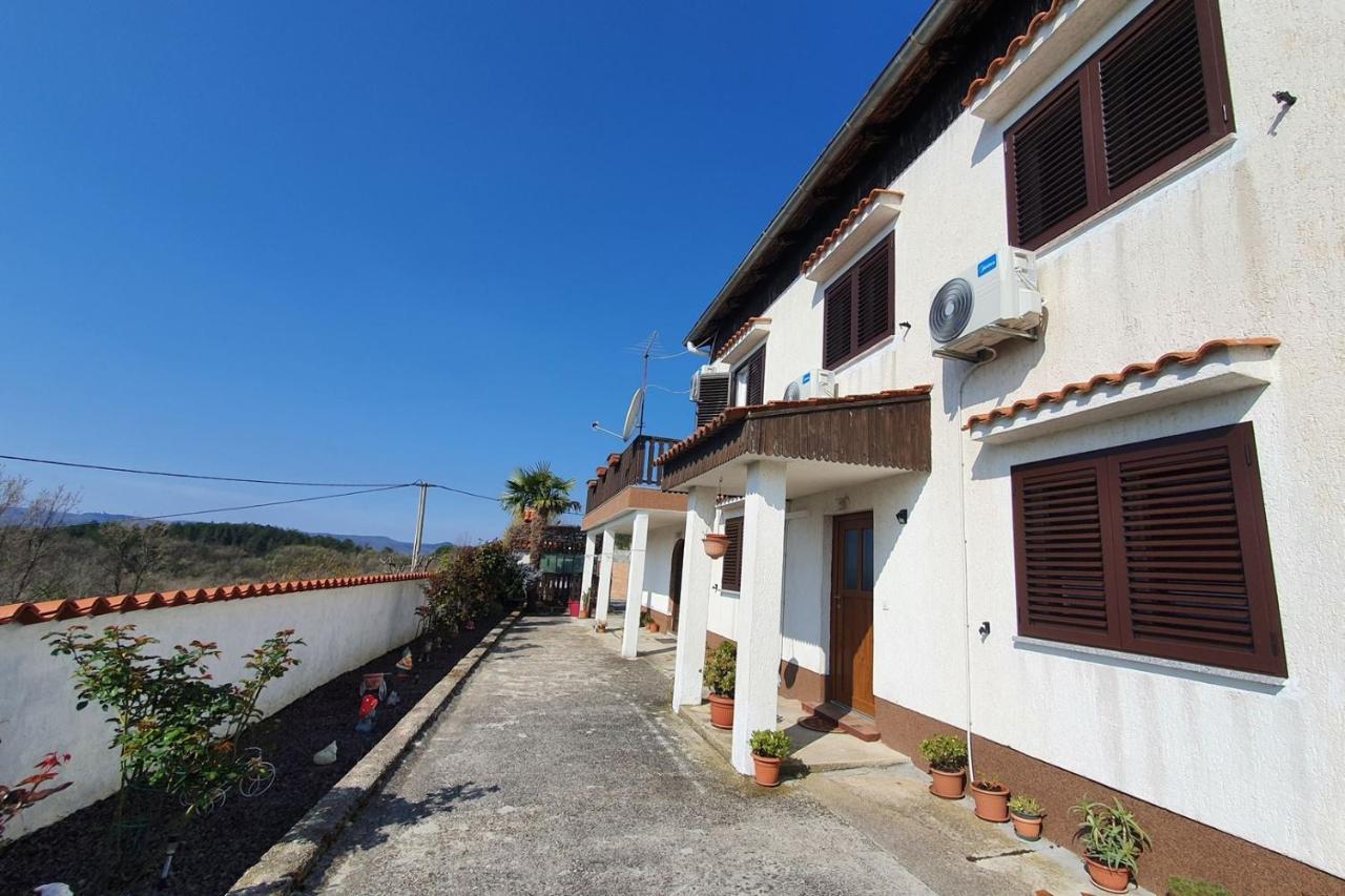 Apartment Mirella For 6 Persons Located In Central Istria Gradinje Dış mekan fotoğraf