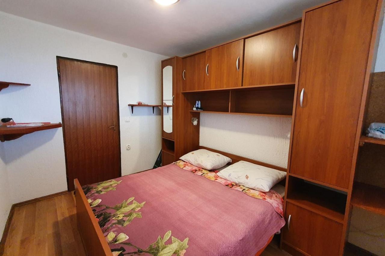 Apartment Mirella For 6 Persons Located In Central Istria Gradinje Dış mekan fotoğraf