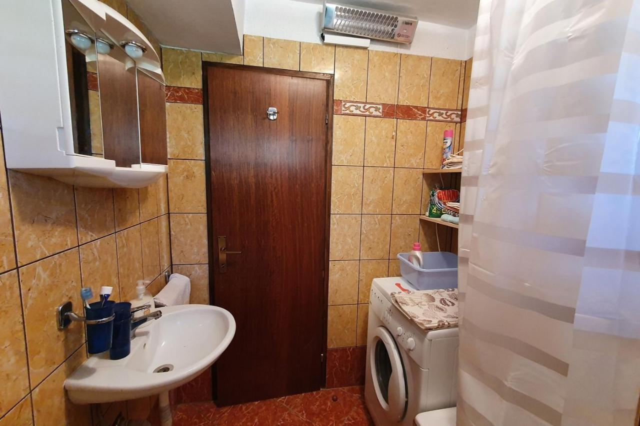 Apartment Mirella For 6 Persons Located In Central Istria Gradinje Dış mekan fotoğraf