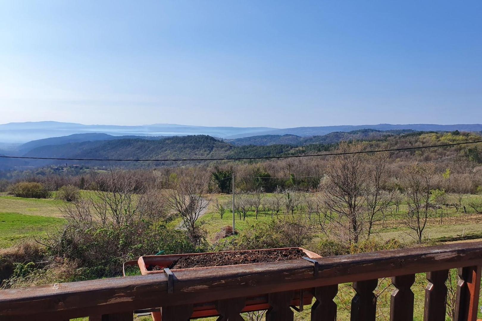 Apartment Mirella For 6 Persons Located In Central Istria Gradinje Dış mekan fotoğraf